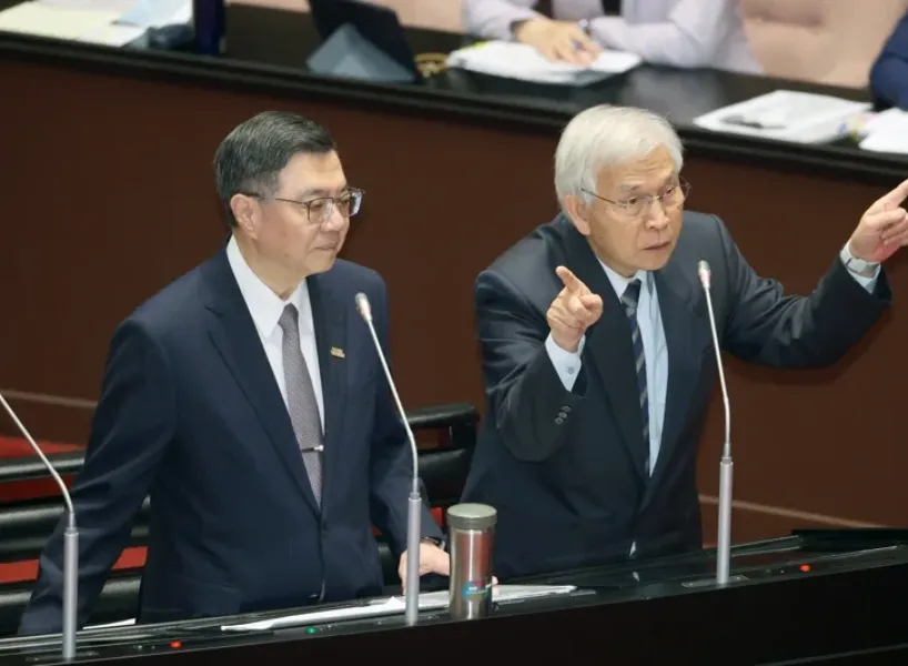 破3字頭！新台幣升值好壞一次看：對進出口、台股、房市影響